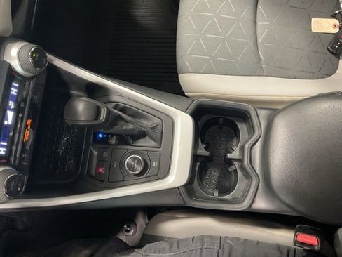 Used 2022 Toyota RAV4 XLE w/ Convenience Package AWD/4WD image 16