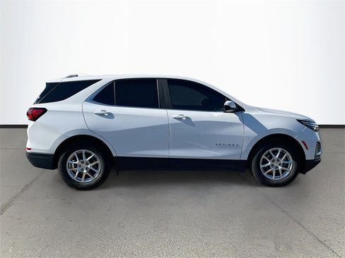 Used 2022 Chevrolet Equinox LT image 8