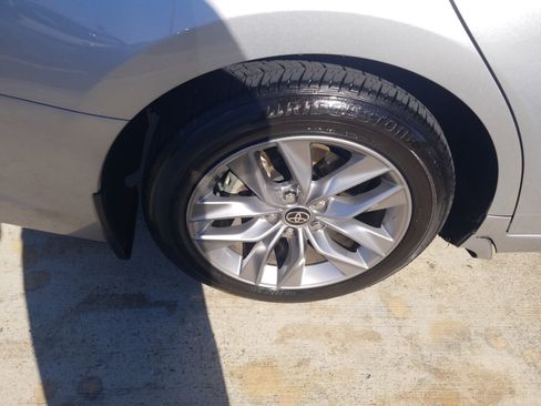 Used 2022 Toyota Avalon XLE image 23