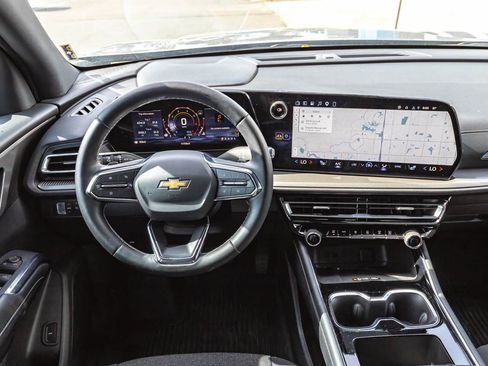 Used 2026 Chevrolet Traverse LT w/ LPO, Floor Liner Package FWD image 11