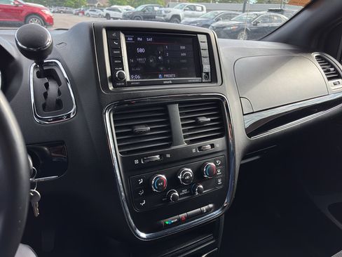 Used 2018 Dodge Grand Caravan SE image 10