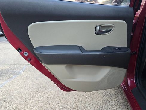 Used 2010 Hyundai Elantra GLS image 17