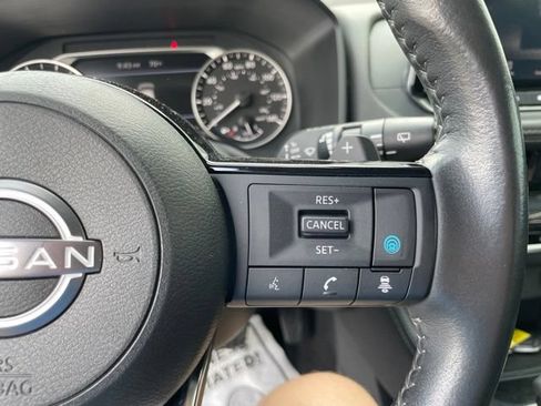 Used 2023 Nissan Rogue SL AWD/4WD image 17