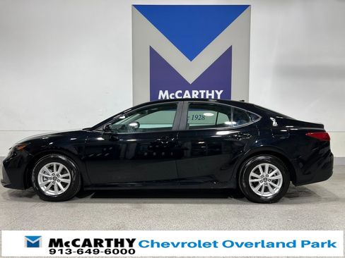 Used 2025 Toyota Camry LE image 8