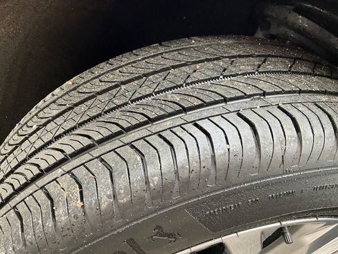 Certified 2024 Cadillac XT4 Premium Luxury w/ Active Safety Package image 40