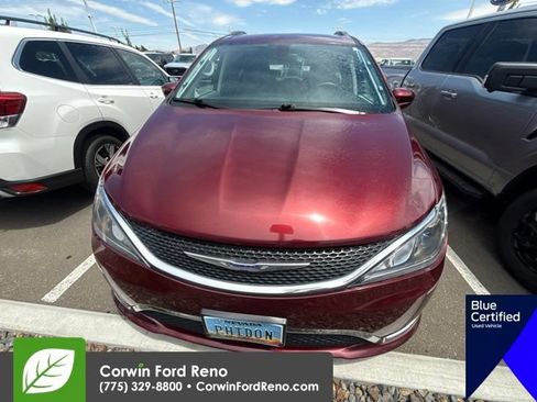 Used 2019 Chrysler Pacifica Touring-L FWD image 2