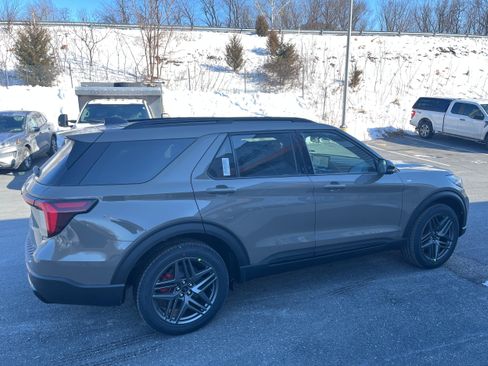 New 2026 Ford Explorer ST-Line image 4