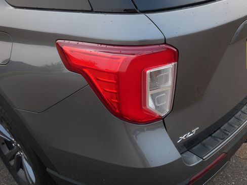 Used 2023 Ford Explorer XLT w/ Equipment Group 202A AWD/4WD image 17