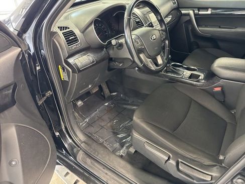 Used 2015 Kia Sorento LX image 13