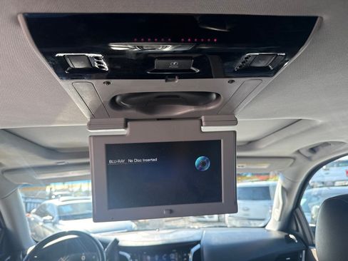 Used 2015 Cadillac Escalade ESV Luxury RWD image 18