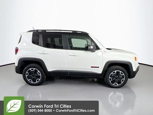 Used 2017 Jeep Renegade Trailhawk AWD/4WD image 18