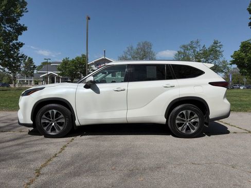 Used 2021 Toyota Highlander XLE AWD/4WD image 43