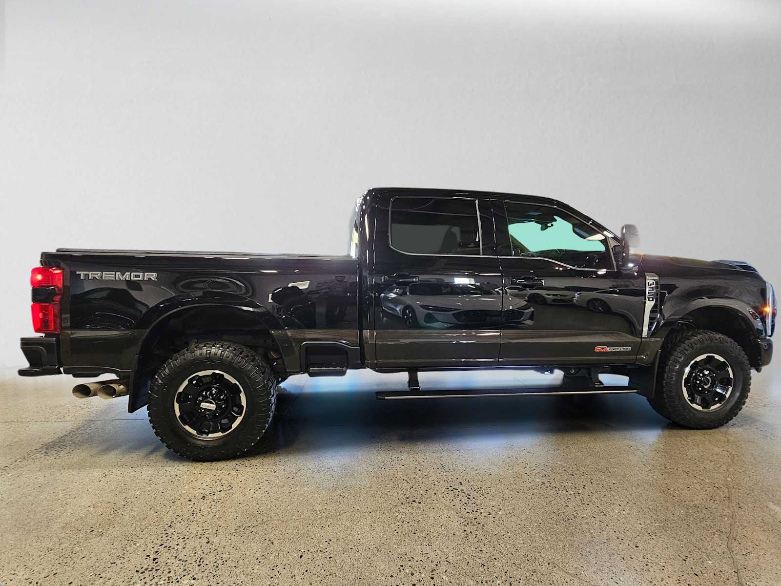 Used 2025 Ford F350 King Ranch w/ Tremor Off-Road Package AWD/4WD image 2