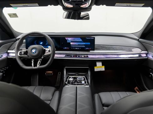 New 2025 BMW 750e xDrive AWD/4WD image 11