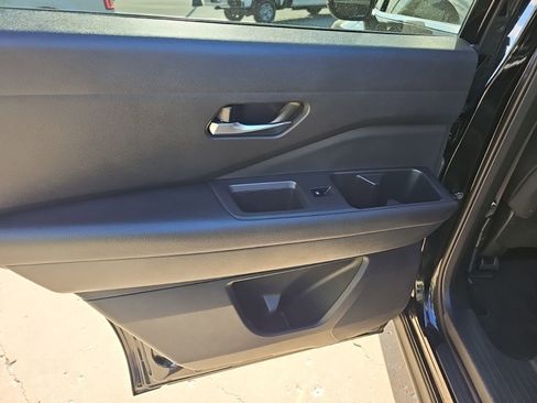 Used 2022 Nissan Pathfinder SV AWD/4WD image 29