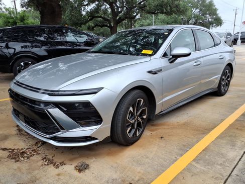 Used 2025 Hyundai Sonata SEL FWD image 1