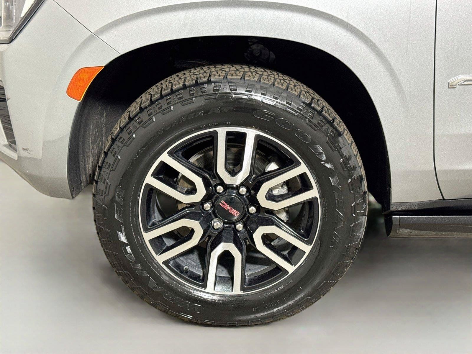 Used 2024 GMC Yukon XL AT4 w/ Technology Package AWD/4WD image 33