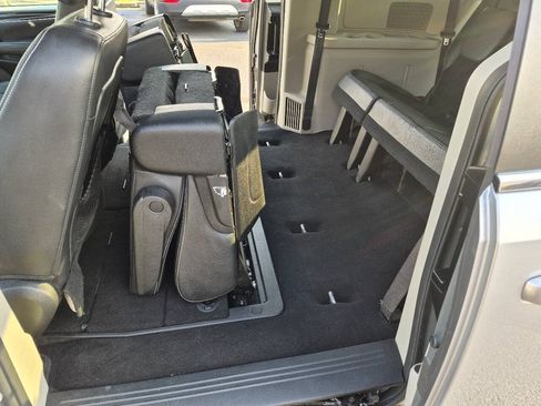 Used 2018 Dodge Grand Caravan SXT FWD image 29
