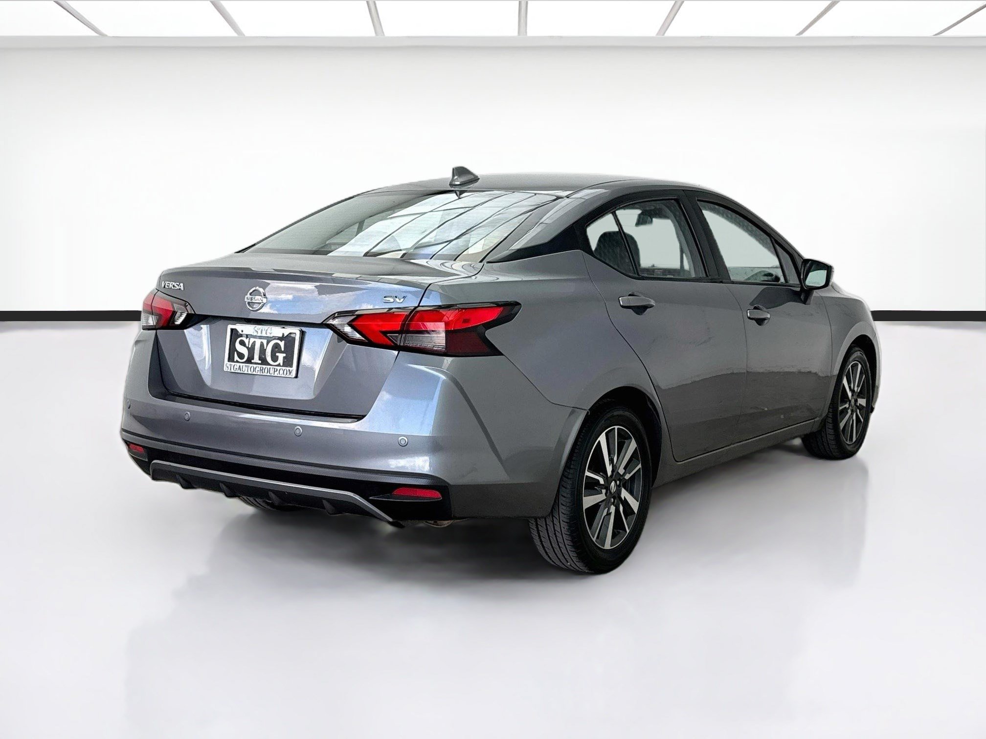 Used 2021 Nissan Versa SV FWD image 4