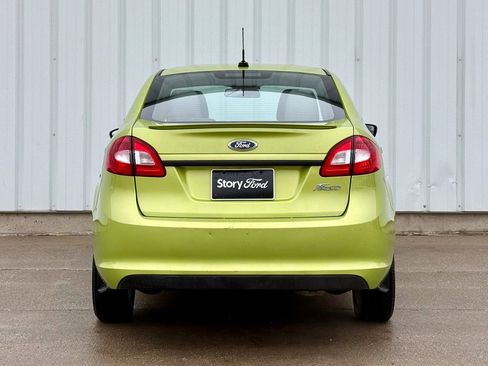 Used 2013 Ford Fiesta SE image 4