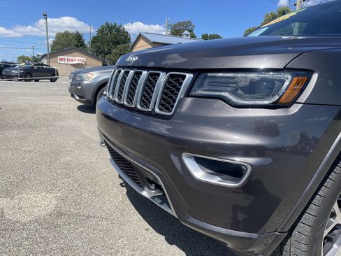 Used 2018 Jeep Grand Cherokee Limited image 9