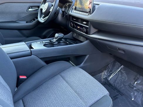 Certified 2023 Nissan Rogue SV image 18