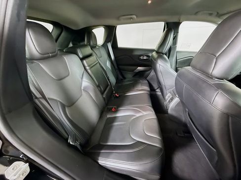 Used 2019 Jeep Cherokee Limited AWD/4WD image 28