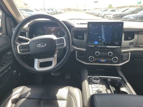Used 2024 Ford Expedition XLT image 3