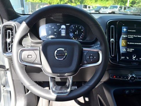 Used 2022 Volvo XC40 T5 R-Design w/ Climate Package image 19