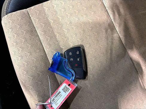 Used 2025 Chevrolet Equinox ACTIV w/ Safety and Technology Package AWD/4WD image 32