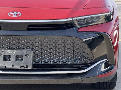 Used 2023 Toyota Crown Limited image 9