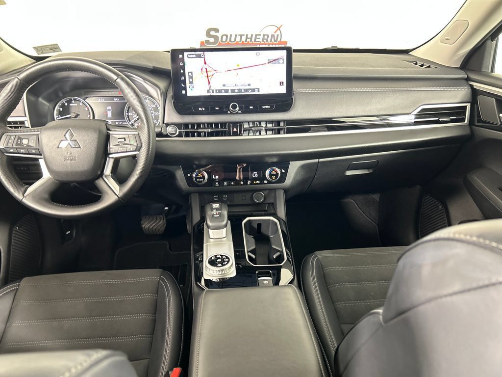 Used 2025 Mitsubishi Outlander SE AWD/4WD image 17