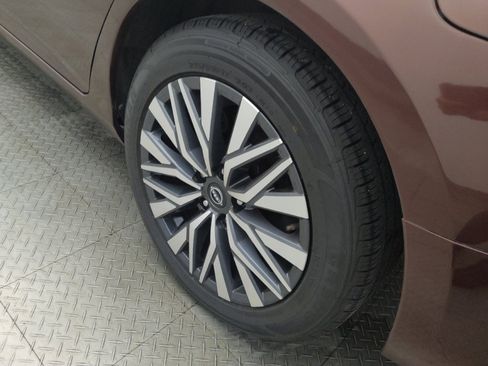 Used 2024 Nissan Altima 2.5 SV FWD image 31