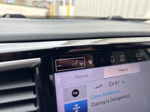 Used 2023 Chrysler Pacifica Touring-L FWD image 17