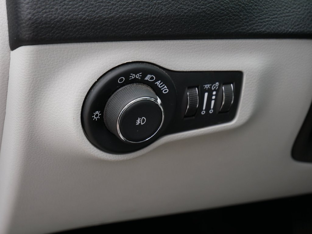 Used 2020 Jeep Compass Latitude w/ Popular Equipment Group AWD/4WD image 18