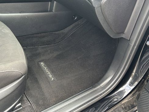 Used 2022 Hyundai Elantra SEL w/ Preferred Accessory Package image 37