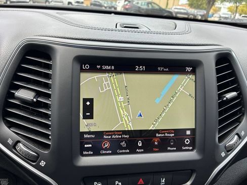 Used 2023 Jeep Cherokee Altitude Lux w/ Mopar Interior Package AWD/4WD image 29