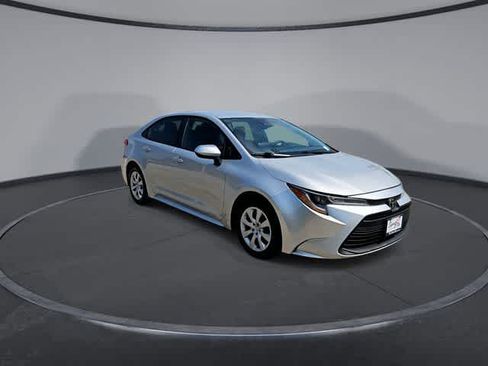 Used 2024 Toyota Corolla LE FWD image 2