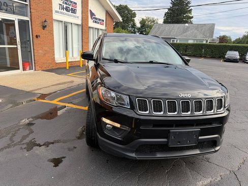 Used 2019 Jeep Compass Latitude w/ Popular Equipment Group AWD/4WD image 4