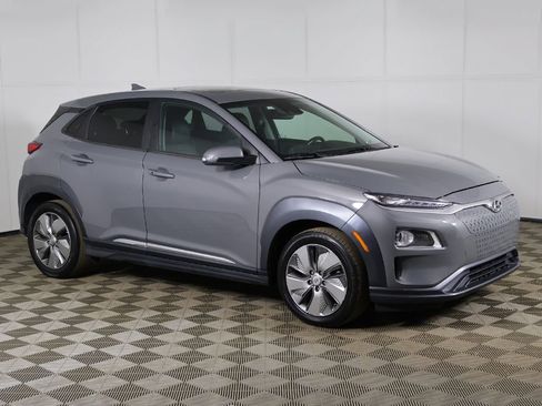 Used 2021 Hyundai Kona Limited w/ Cargo Package FWD image 2