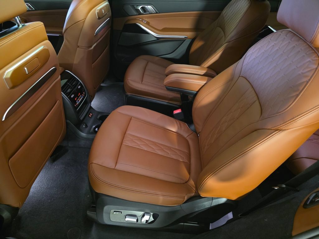 New 2026 BMW ALPINA XB7 AWD/4WD image 12