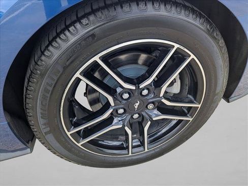 Used 2018 Ford Mustang Convertible RWD image 18