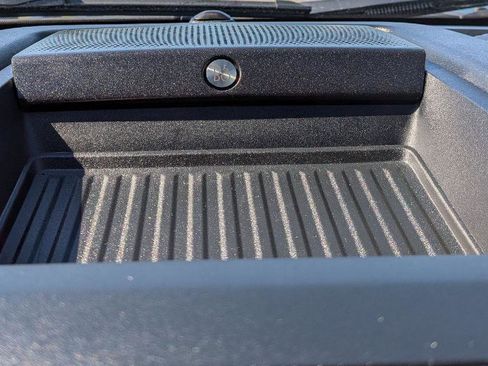 Used 2019 Ford F150 Lariat w/ Equipment Group 502A Luxury AWD/4WD image 18