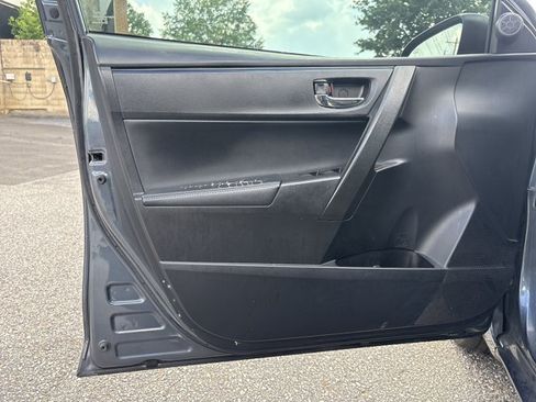 Used 2017 Toyota Corolla SE w/ Carpet Mat Package (TMS) FWD image 12