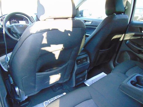Used 2021 Ford Edge SE image 16