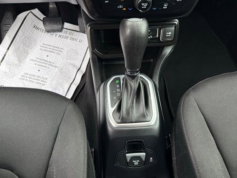 Used 2019 Jeep Renegade Latitude image 19