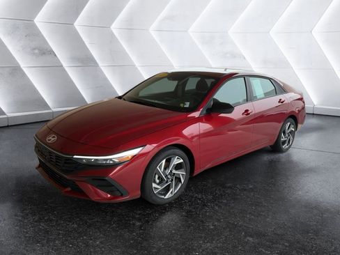 Certified 2025 Hyundai Elantra Sport image 2