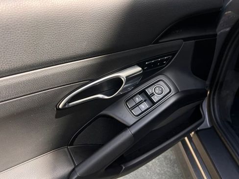 Used 2016 Porsche Cayman image 11