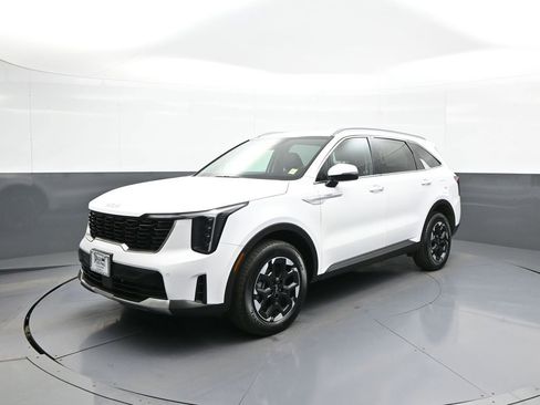 Certified 2024 Kia Sorento S AWD/4WD image 1