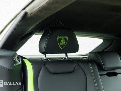 Used 2025 Lamborghini Urus Performante AWD/4WD image 36